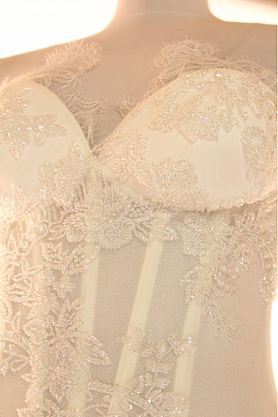 Svatební dlouhé princeznovské tylové korzetové šaty s flitry Vel. IT 44 | Unimoda | obrázek 7