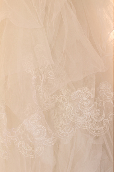 Svatební dlouhé princeznovské tylové korzetové šaty s flitry Vel. IT 44 | Unimoda | obrázek 4