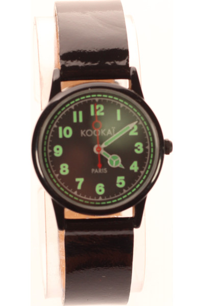černé hodinky se zelenými číslicemi