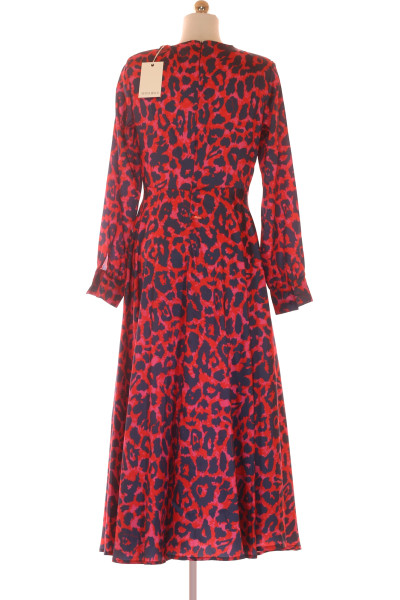 Elegantní večerní šaty Silvian Heach s leopardím vzorem a dlouhým rukávem