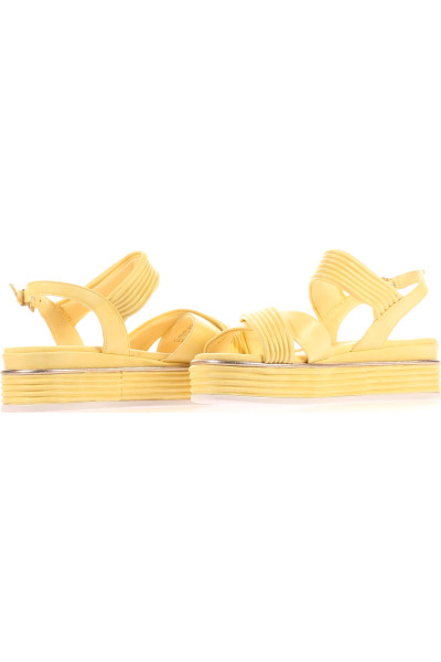 Žluté koženkové platformové sandály MARCO TOZZI s přezkou