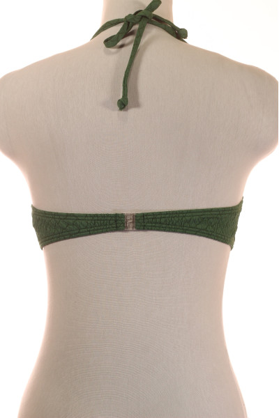 Zelený bikini vršek s texturou šupin pro letní dovolenou