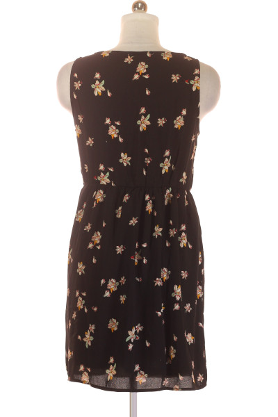 Letní šaty s květinovým vzorem a volánkovou sukní