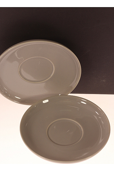 2 šedé podšálky