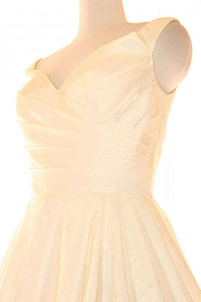 Svatební šaty  Šaty Béžové Outlet