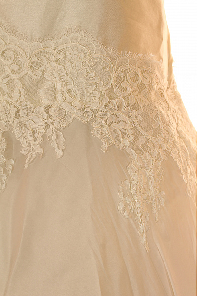 Svatební šaty  Šaty Béžové