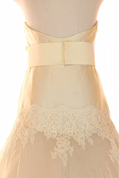 Svatební šaty  Šaty Béžové