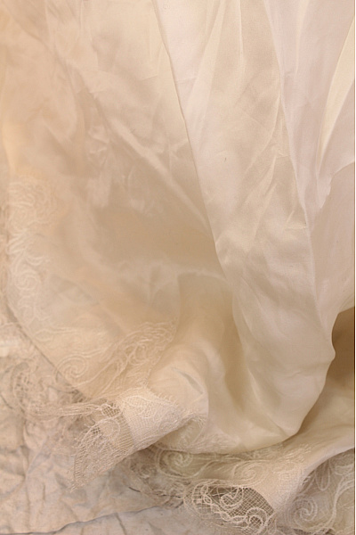 Svatební šaty  Šaty Béžové