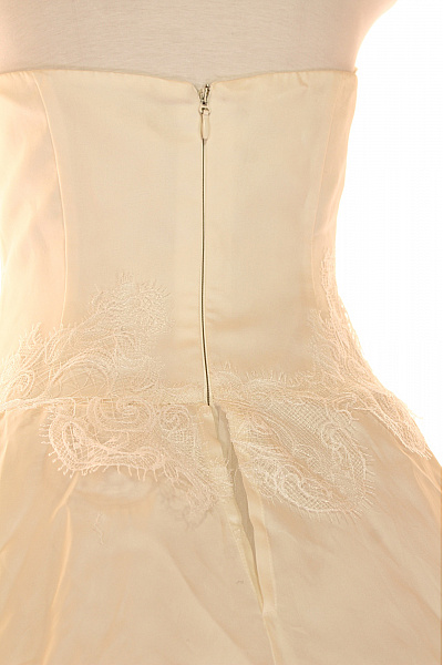 Svatební šaty  Šaty Béžové