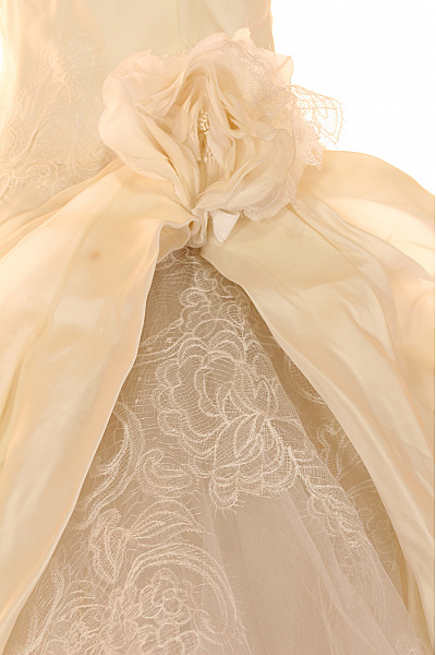 Svatební šaty  Šaty Béžové