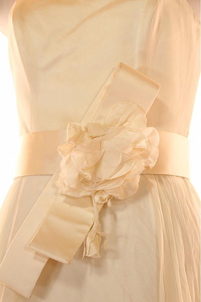 Svatební šaty  Šaty Hedvábné Béžové Vel. 40