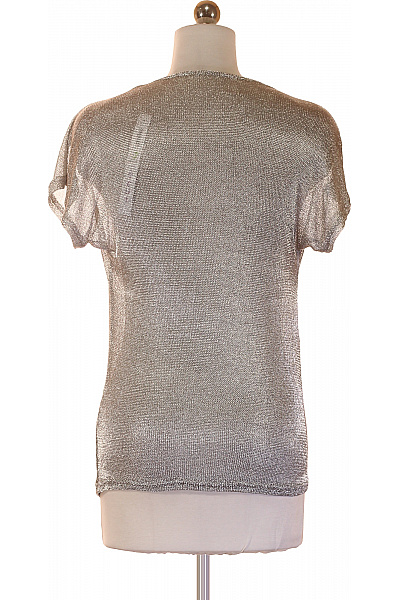 Stříbrná lesklá halenka s výstřihem do V a krátkým rukávem Vel. XS | Unimoda | obrázek 2