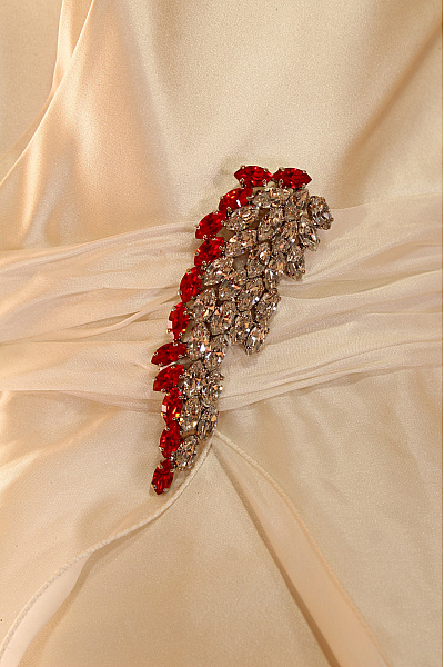 Dámské Hedvábné Svatební Šaty Béžové Dlouhé Elegantní Bez Rukávů Vel. IT 44 | Unimoda | obrázek 3