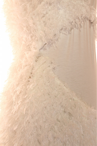 Bílé dlouhé svatební šaty na ramínka upnuté s vlečkou Vel. S | Unimoda | obrázek 3