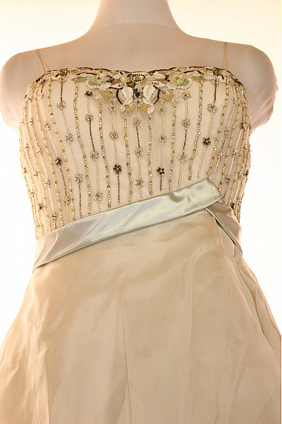 Dlouhé krémové plesové šaty s korzetem a tylové vrstvené Vel. 38 | Unimoda | obrázek 5