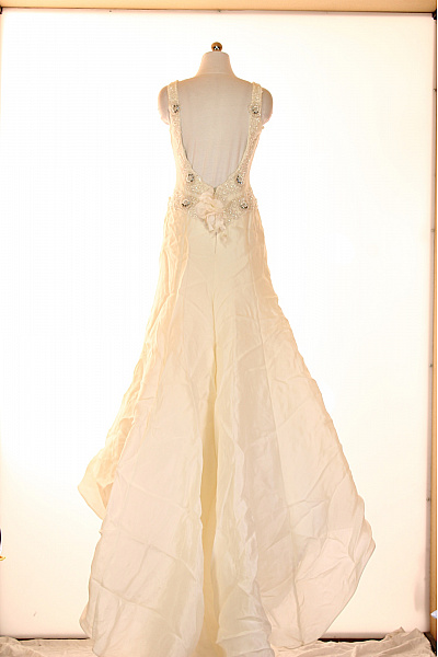 Svatební Hedvábné Dlouhé Šaty Bez Rukávů Elegantní S Korálky Vel. IT 42 | Unimoda | obrázek 2