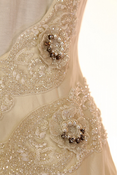 Svatební Hedvábné Dlouhé Šaty Bez Rukávů Elegantní S Korálky Vel. IT 42 | Unimoda | obrázek 4