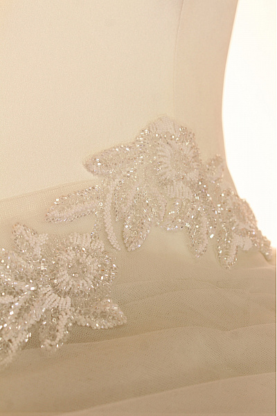 Svatební dlouhé princeznovské tylové šaty bez rukávů s vlečkou Velikost IT 42 | Unimoda | obrázek 4