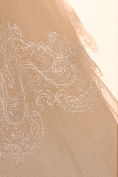 Svatební šaty dlouhé béžové tylové krajkové saténové princeznovské vrstvené Velikost 44 | Unimoda | obrázek 3