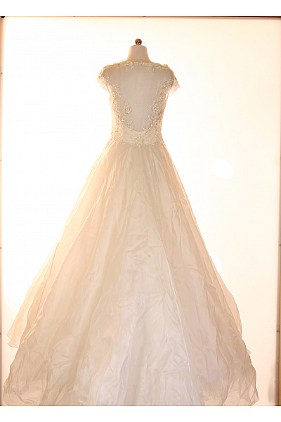 Bílé svatební dlouhé princeznovské šaty s krajkou a výšivkou Velikost IT 44 | Unimoda | obrázek 2