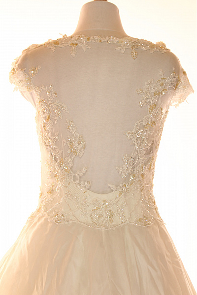 Bílé svatební dlouhé princeznovské šaty s krajkou a výšivkou Velikost IT 44 | Unimoda | obrázek 3