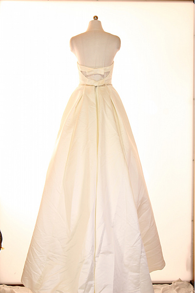 Svatební dlouhé bílé polyesterové šaty bez rukávů elegantní princeznovské Velikost 36 | Unimoda | obrázek 2