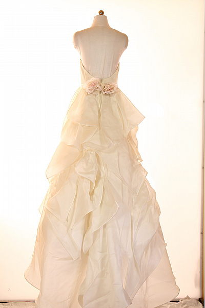 Svatební dlouhé šaty krémové hedvábné vrstvené bez rukávů romantické Velikost IT 44 | Unimoda | obrázek 2