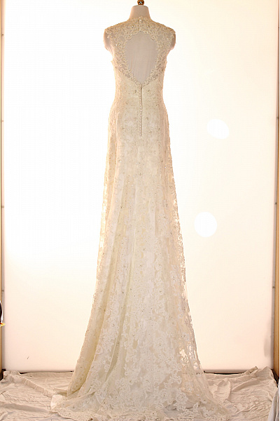 Dlouhé svatební krajkové šaty bez rukávů třpytivé elegantní Vel. US 8 | Unimoda | obrázek 2