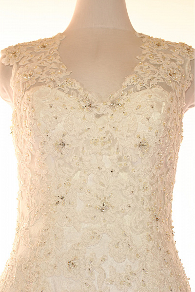 Dlouhé svatební krajkové šaty bez rukávů třpytivé elegantní Vel. US 8 | Unimoda | obrázek 6