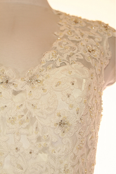 Dlouhé svatební krajkové šaty bez rukávů třpytivé elegantní Vel. US 8 | Unimoda | obrázek 7