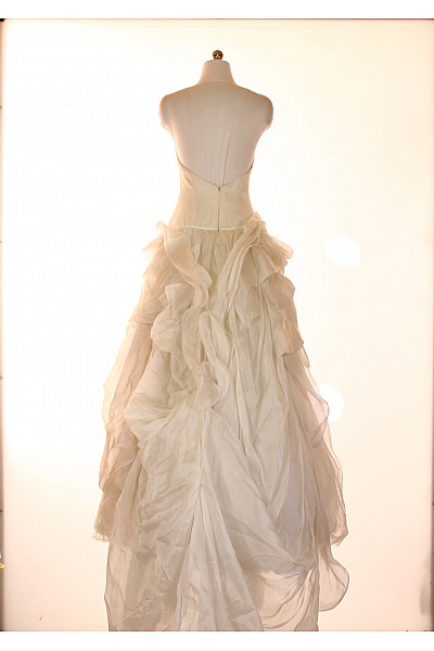 Dlouhé Svatební Šaty Bez Rukávů Volánové Řasené Elegantní Vel. IT 44 | Unimoda | obrázek 2