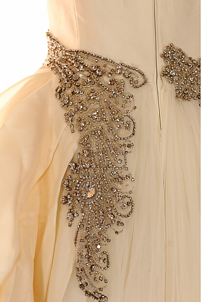 Svatební Hedvábné Dlouhé Šaty Bez Rukávů Korzetové Princeznovské Elegantní S Vlečkou Vel. IT 44 | Unimoda | obrázek 3