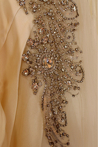 Svatební Hedvábné Dlouhé Šaty Bez Rukávů Korzetové Princeznovské Elegantní S Vlečkou Vel. IT 44 | Unimoda | obrázek 4