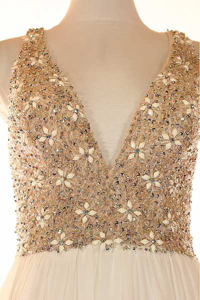 TERANI Dlouhé bílé společenské šaty s hlubokým výstřihem a flitry Vel. 4 | TERANI | obrázek 4