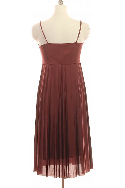 Dámské šaty na ramínka midi plisované elegantní vínové Velikost 38+ | Unimoda | obrázek 3