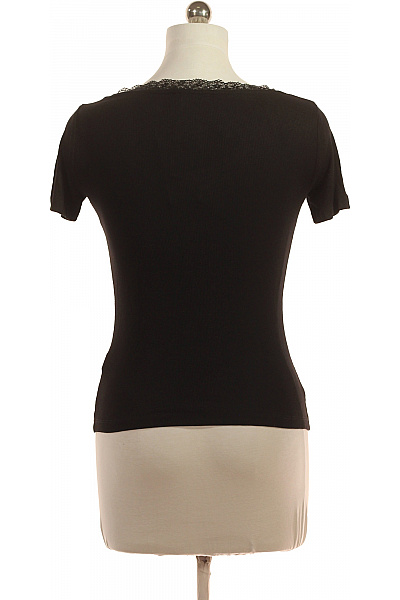 Dámské černé tričko s krátkým rukávem a krajkou Vel. 38 | Unimoda | obrázek 2
