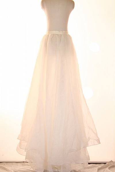 Bílá polyesterová dlouhá svatební sukně volná průsvitná s mašlí Velikost 42 | Unimoda | obrázek 2