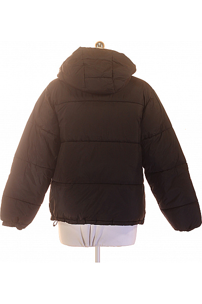 PULL&BEAR Černá prošívaná puffer bunda s kapucí Velikost s | PULL&BEAR | obrázek 2