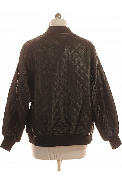 boohoo Černá prošívaná bomber bunda oversize | boohoo | obrázek 3
