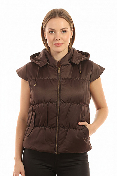 Peppercorn Dámská Polyesterová Prošívaná Krátká Zateplená Vesta S Kapucí Hnědá Velikost L
