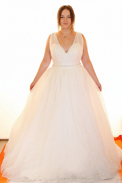 Dlouhé Svatební šaty Bez Rukávů Třpytivé Princeznovské S Páskem Velikost 50