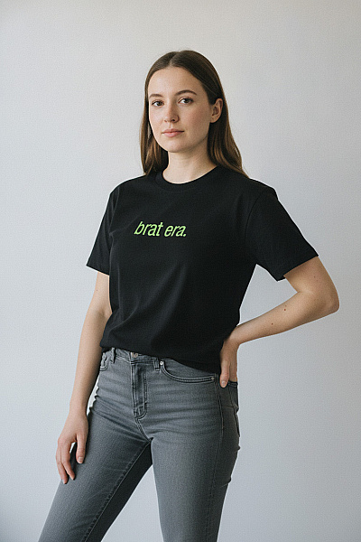 Boohoo Dámské Tričko S Krátkým Rukávem A Nápisem Vel. M