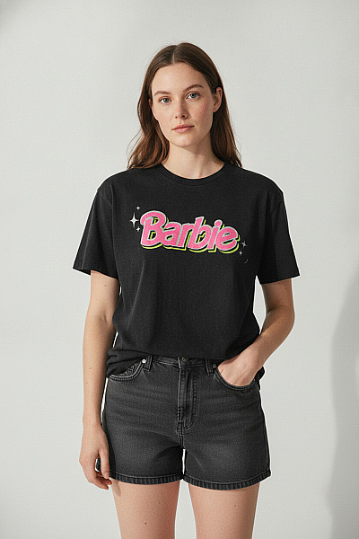 Boohoo Dámské Tričko S Krátkým Rukávem A Potiskem Barbie