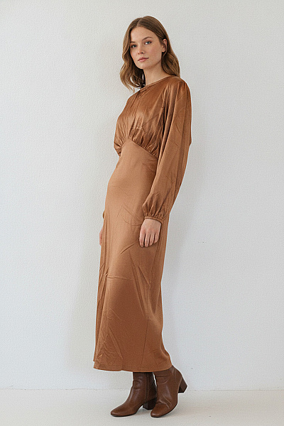Boohoo Dlouhé Saténové šaty S Dlouhým Rukávem Elegantní
