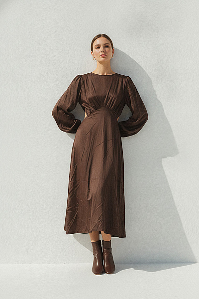Boohoo Hnědé šaty S Dlouhým Rukávem Elegantní Dlouhé