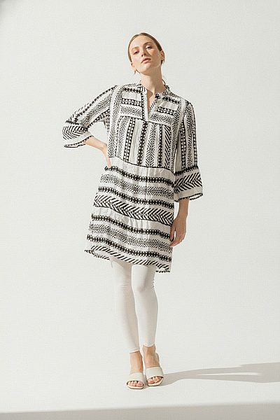 Boohoo Dámské šaty S Dlouhým Rukávem černo-bílé Potiskem Boho Volnočasové Velikost M