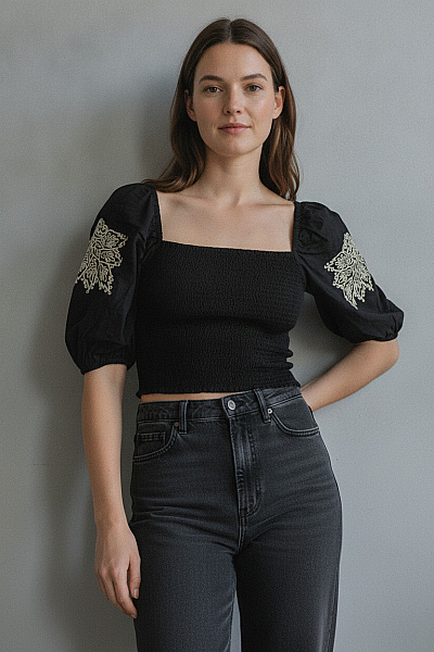 Boohoo Dámské černé Bavlněné Tričko Crop Top S Krátkým Rukávem A Výšivkou
