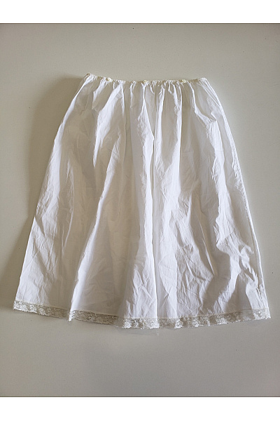 Bílá dámská sukně s krajkou a gumou v pase midi Vel. XS | Unimoda | obrázek 2