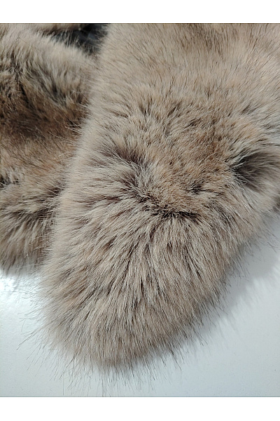 Hnědá huňatá chlupatá šála kolem krku | Unimoda | obrázek 2