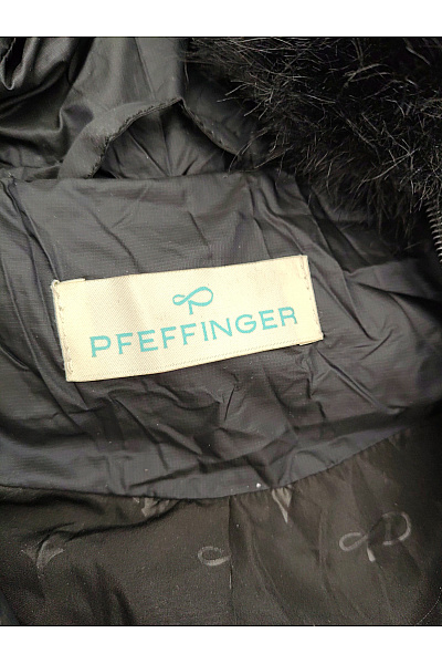 PFEFFINGER Černá prošívaná zimní dlouhá bunda s kapucí a kožešinou Velikost EU 44 | PFEFFINGER | obrázek 7